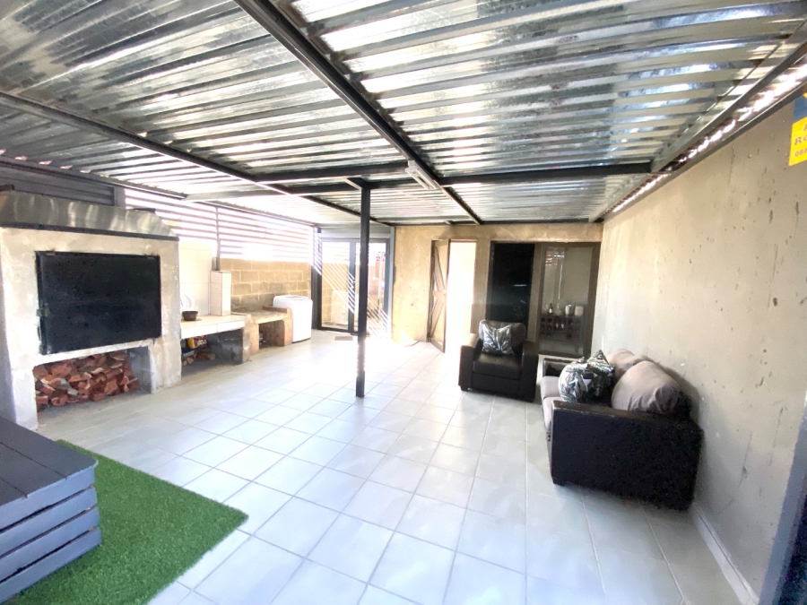 3 Bedroom Property for Sale in Vista Park Free State